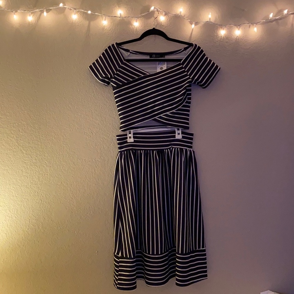 Striped crop top+skirt set